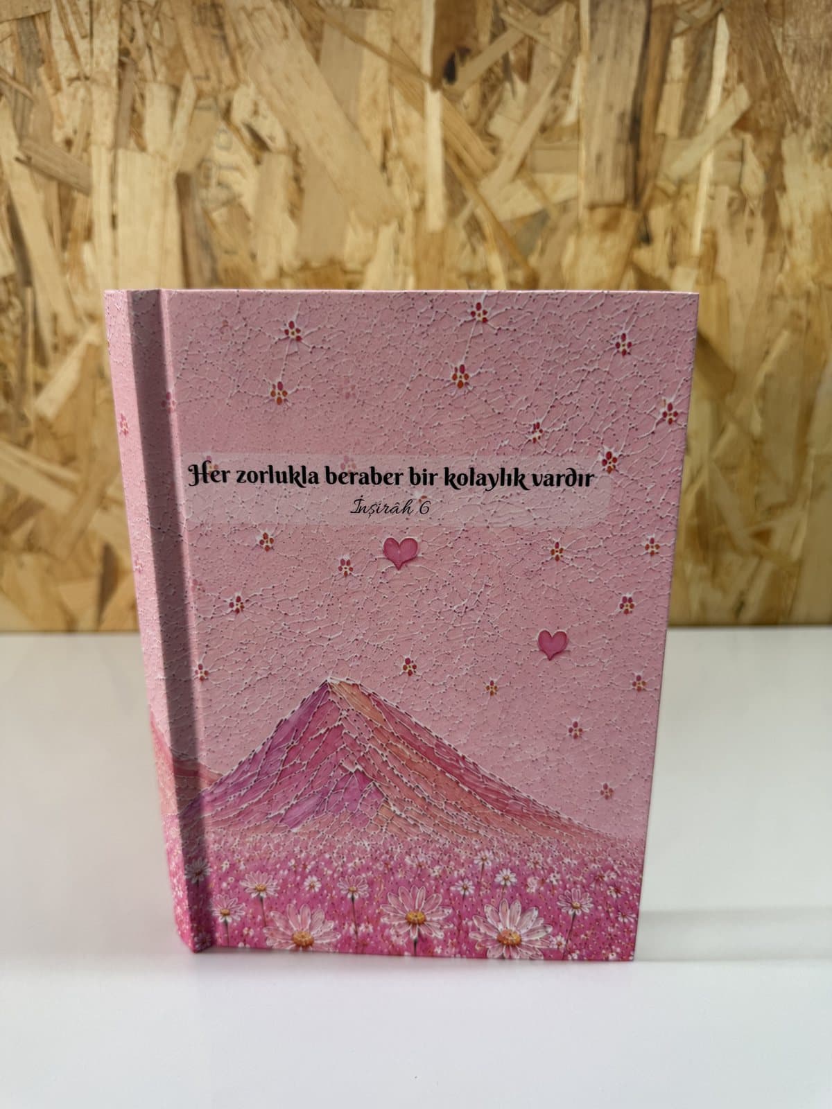 Gün batımı ve dağ manzaralı pembe tonlu defter