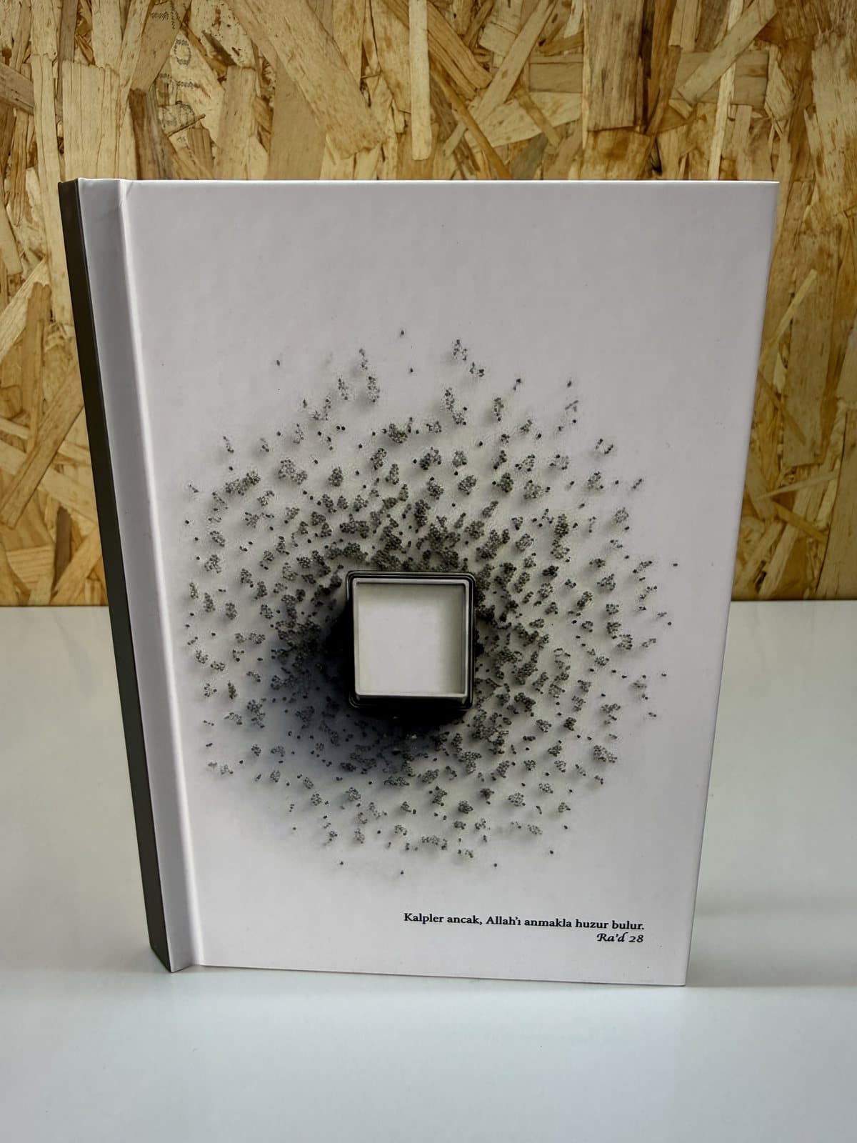 Minimalist küp illüstrasyonlu gri defter