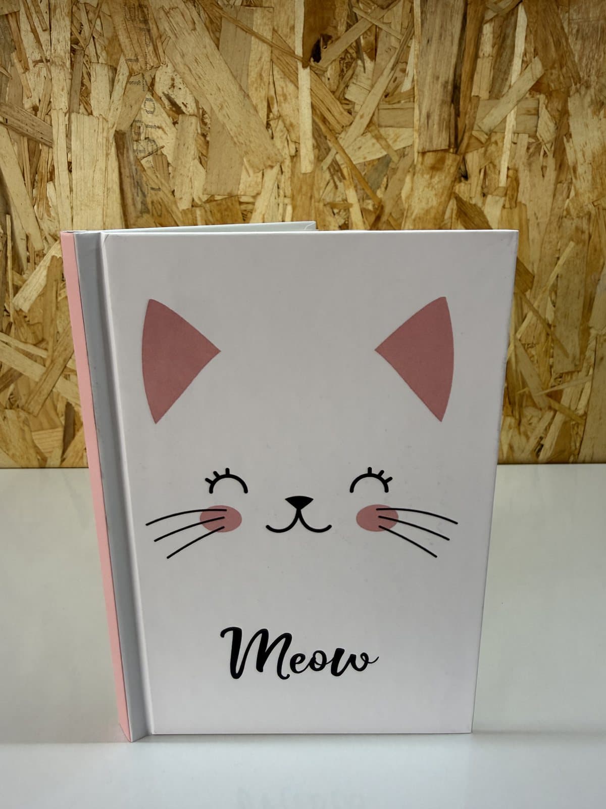 Kedi yüzü illüstrasyonlu beyaz defter