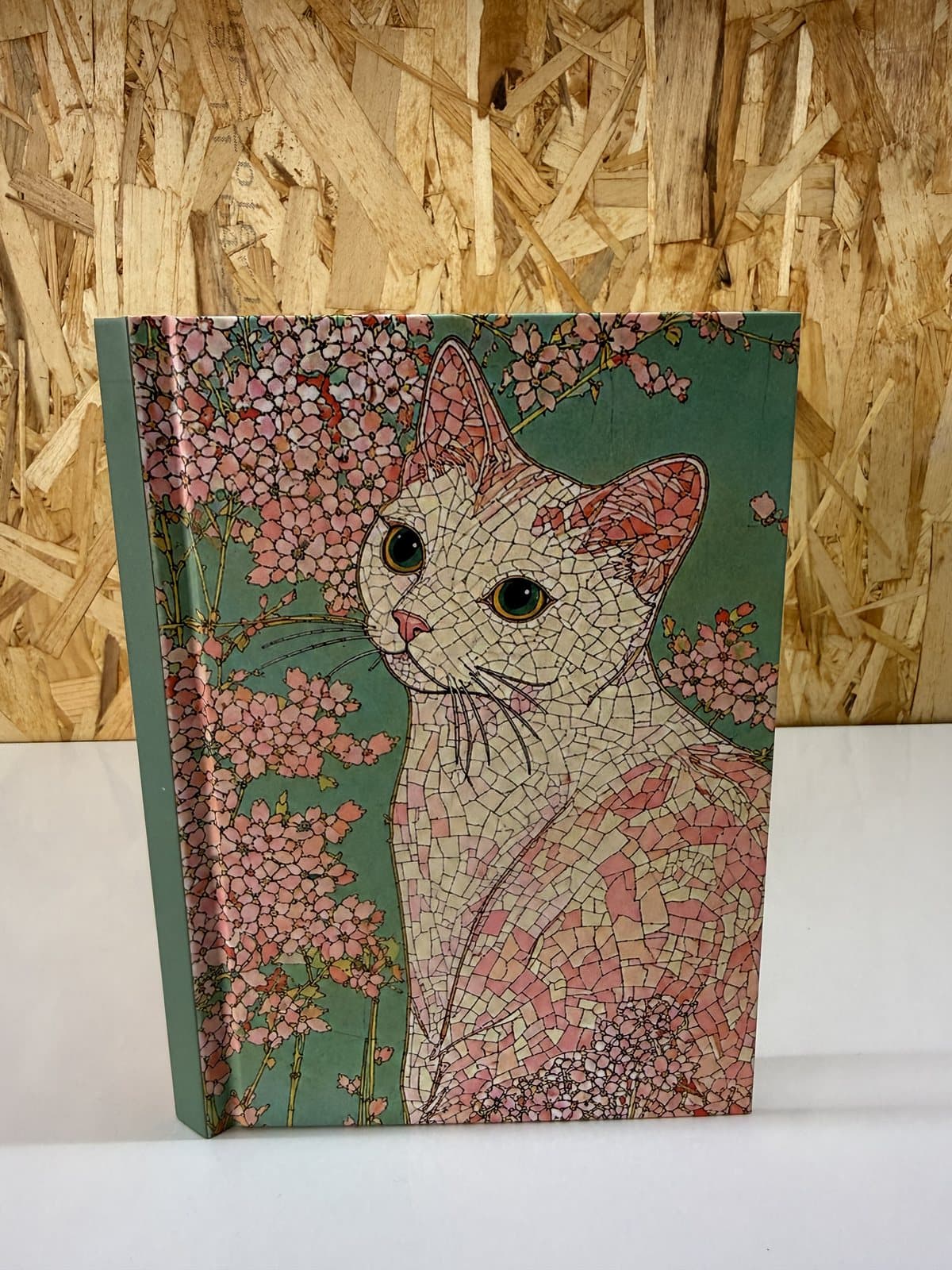 Vintage çiçekli, kedi illüstrasyonlu yeşil defter